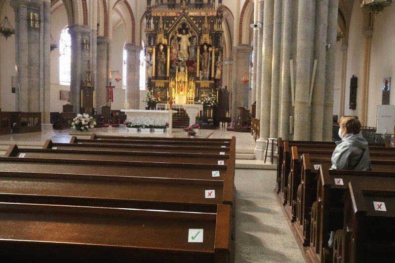 Ile osób może być w kościele w czerwonej strefie? W Łodzi w katedrze 200, a  u jezuitów 220. A w innych kościołach? | Express Ilustrowany