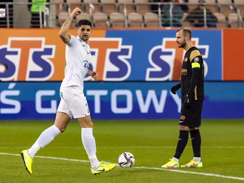 Legia Warszawa zainteresowana Raphaelem Rossim, środkowym obrońcą Radomiaka Radom. Cena dwa miliony euro? 