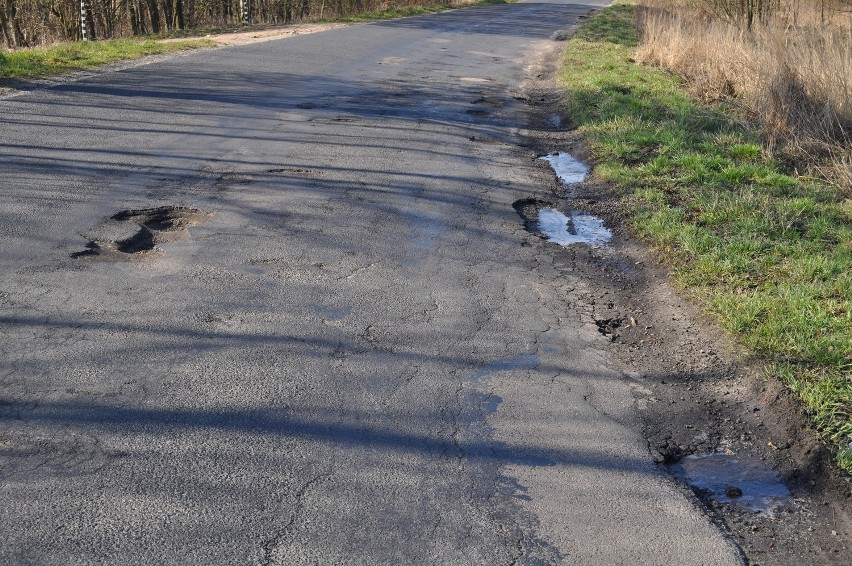 Dziury na szlaku rowerowym Green Velo (ZDJĘCIA)