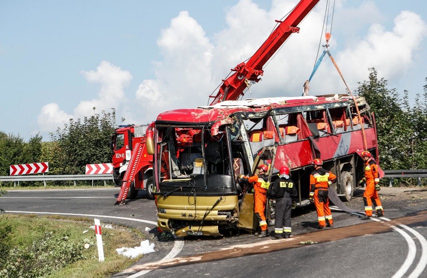 Podkarpacie. Tragiczny wypadek autobusu w Leszczawie Dolnej,...