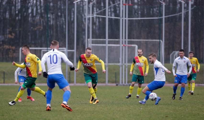 4 liga podkarpacka. Sokół Kolbuszowa Dolna przegrał u siebie z Karpatami Krosno 0:3 [ZDJĘCIA]