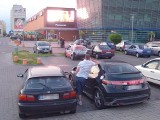 Kino samochodowe przed Galerią Emka w Koszalinie. Repertuar na weekend