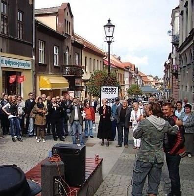 Pierwszą akcją "Inicjatywy" była wrześniowa pikieta protestacyjna.Fot. Mirosław Gawęda