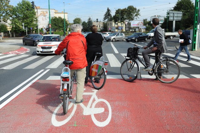 Przy poznańskich skrzyżowaniach bedzie pięć rodzajów śluz rowerowych