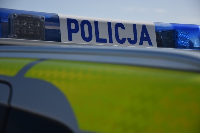 O krok od tragedii. Policjanci z Częstochowy uratowali życie siedmiolatkowi, który zadławił się monetą