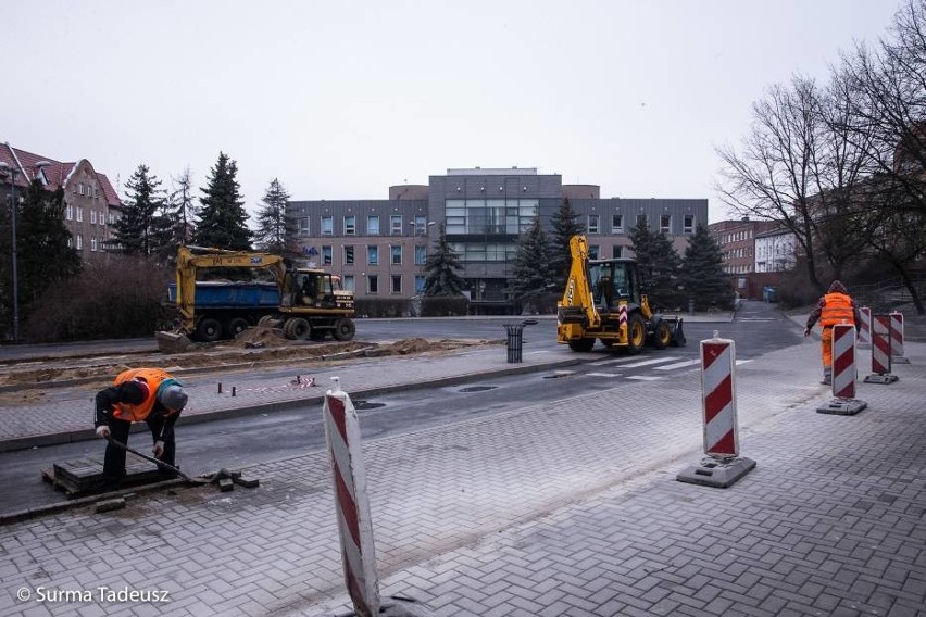 Stargard. Szykują miejsca postojowe na placu przed SCK [ZDJĘCIA]