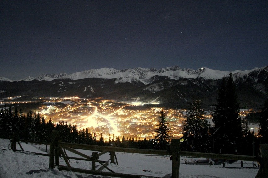 Zakochani będą mogli podziwiać rozświetlone Zakopane oraz...