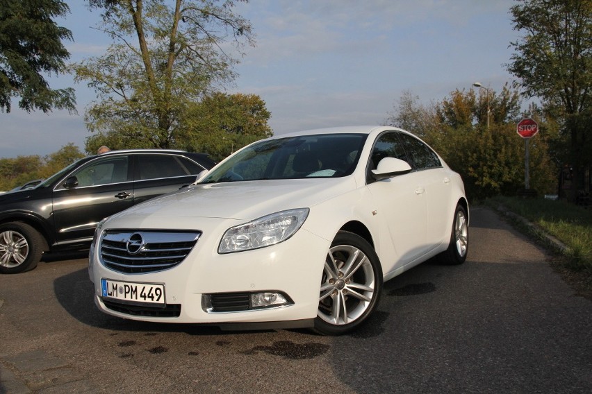 Opel Insignia, rok 2010, 2,0 diesel, 29 500 zł;