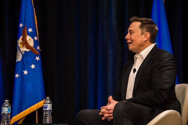 Systemy Starlink na Ukrainie. Elon Musk mówi o zmniejszeniu finansowania.