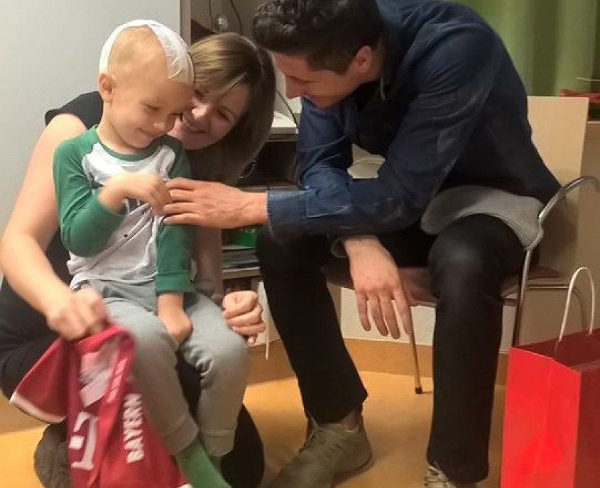 Robert Lewandowski odwiedził chorego chłopca z Helu w niemieckiej klinice