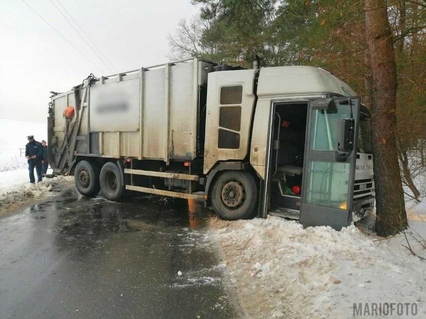 Kolizja śmieciarki w Kotorzu Wielkim.