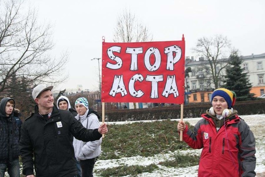 Manifestacja NIE dla ACTA we Włocławku