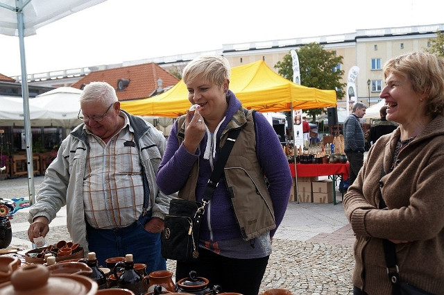 Rynek Kościuszki. XVI Targi Rzeźby Ludowej, Kowalstwa i Tkaniny Dwuosnowowej (zdjęcia, wideo)