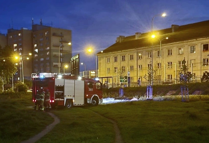 Pożar w byłym domu kultury przy ul. Bierutowskiej na Psim Polu [ZDJĘCIA]