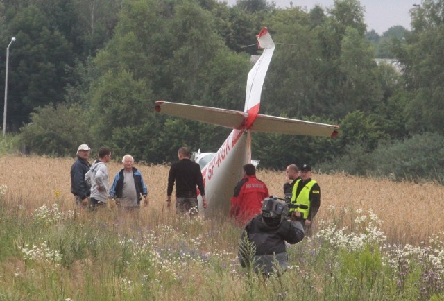 Prokuratura w Radomiu szuka świadków zderzenia obu samolotów, jakie miało miejsce 9 lipca. Jeden z nich spadł na pola pod Jedlińskiem.
