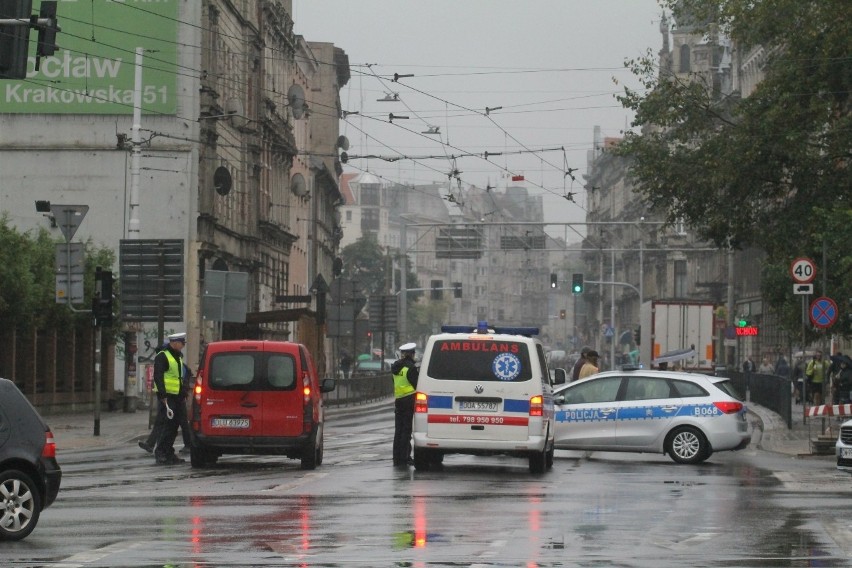 Akcja policji na Traugutta. Słychać strzały [ZDJĘCIA]