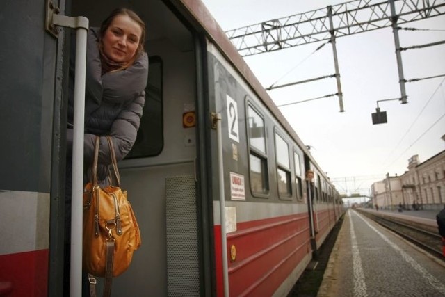 &#8211; Taka informacja nie jest mi obojętna, bo studiuję i jeżdżę o różnych porach dnia. Według mnie, pociągów jest i tak za mało &#8211; mówi Urszula Gąsowska (na zdjęciu). Codziennie podróżuje na trasie Łapy &#8211; Białystok.