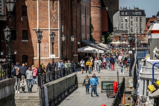 w sobotę tłumy pojawiły się na głównych turystycznych szklakach Gdańska.
