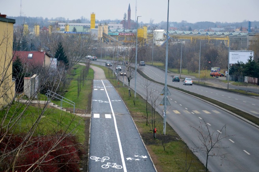 Obozisko. Przy ulicy Szarych Szeregów powstała nowa droga dla rowerzystów i pieszych z budżetu obywatelskiego