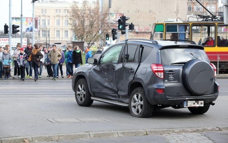 Wypadek karetki na ul. Zachodniej [zdjęcia]