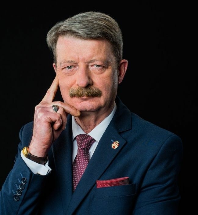 Jarosław Kowalik ma 60 lata. Startuje z komitetu Zjednoczeni...