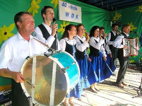 Lutowianie - podobnie jak na festiwalu pieśni  ludowej w Sępólnie - zaprezentowali się na  jubileuszu z kapelą Sami Swoi.