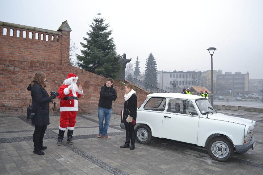 Zlot starych samochodów w Rybniku na pomoc dzieciom [ZDJĘCIA]