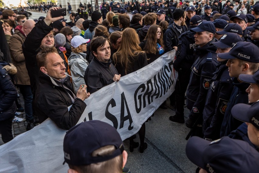 Marsz ONR w Warszawie [ZDJĘCIA] Narodowcy świętowali, Obywatele RP chcieli zablokować pochód