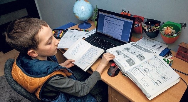 2,7 miliona złotych na zakup laptopów, komputerów i tabletów dla 1128 uczniów z Bytowa.