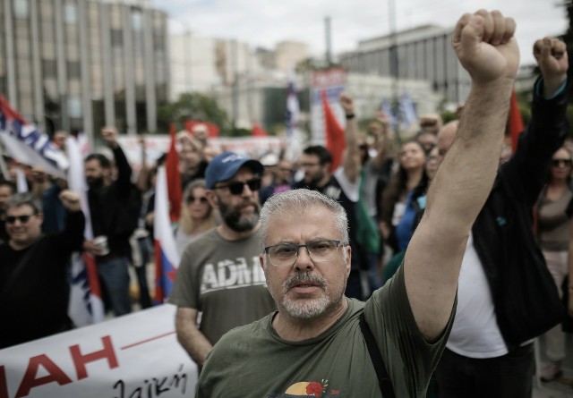 W wyniku strajku pracowników transportu publicznego w Atenach, mieszkańcy miasta oraz turyści muszą zmierzyć się z ograniczeniami w kursowaniu metra, autobusów i tramwajów.