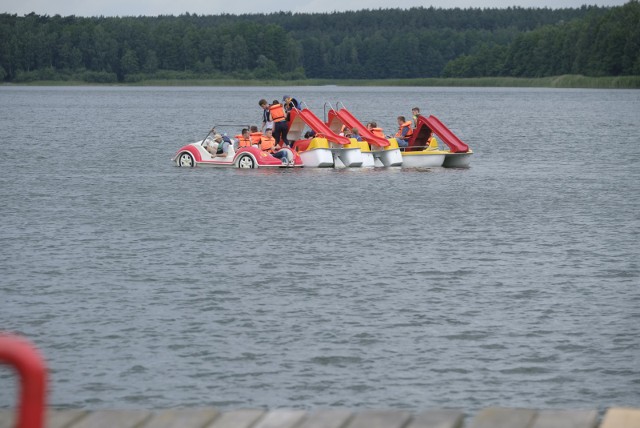 Państwowy Powiatowy Inspektor Sanitarny w Toruniu odwołał zakaz kąpieli w kąpielisku w Jeziorze Kamionkowskim w Kamionkach Małych w gminie Łysomice pod Toruniem.