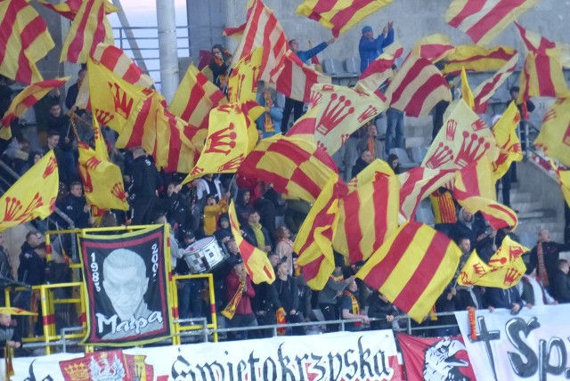 Korona Kielce wygrała w 14. kolejce PKO Ekstraklasy z Zagłębiem Lubin. Zachęcamy do obejrzenia zdjęć kibiców z Młyna i kibiców Zagłębia. (dor)