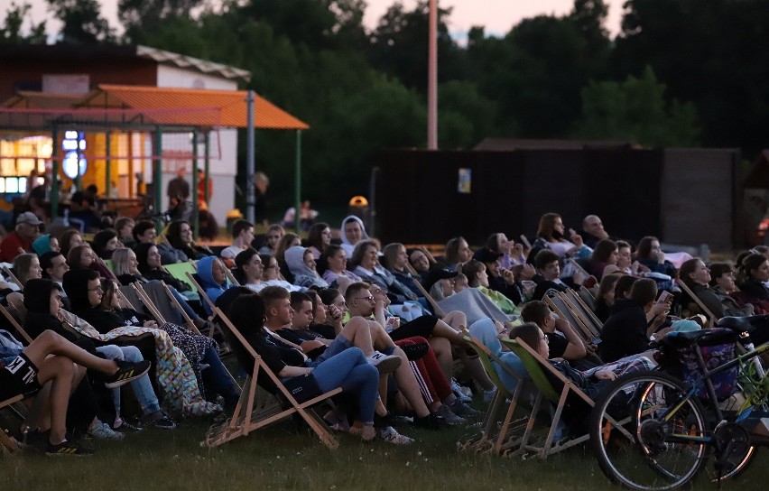 Ostrołęka. Kino letnie na plaży. Pierwszy seans 3.07.2020