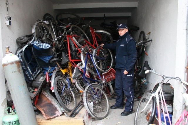 - Najwięcej miejsca zajmują rowery - mówi Katarzyna Nowak, rzecznik policji w Strzelcach Opolskich, gdzie trafiają zagubione rzeczy. - Niektóre z nich są w fatalnym stanie, ale musimy je składować do czasu odnalezienia właściciela.