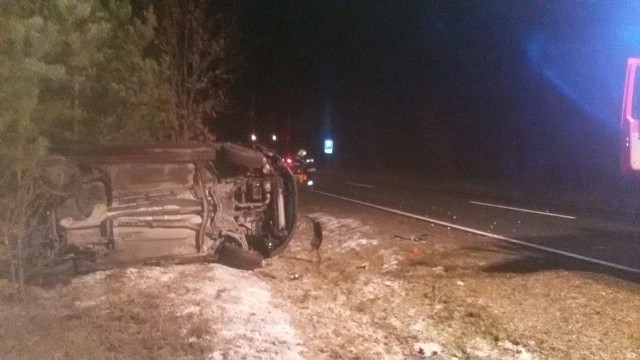 Dzisiaj około godz. 5 doszło do wypadku koło Trzebielina na drodze krajowej nr 21. Kierowca samochodu osobowego uderzył w łanię (zwierzę nie przeżyło). Po zderzeniu auto wylądowało na poboczu.(ang)