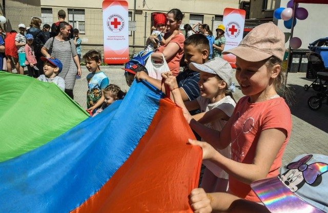 Z okazji Dnia Dziecka Kujawsko-Pomorski Oddział Okręgowy PCK w Bydgoszczy przygotował moc atrakcji dla dzieci z Polski i Ukrainy. Zabawa była wspaniała.