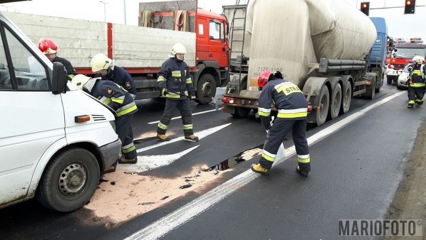 Zderzenie trzech aut na obwodnicy Opola.