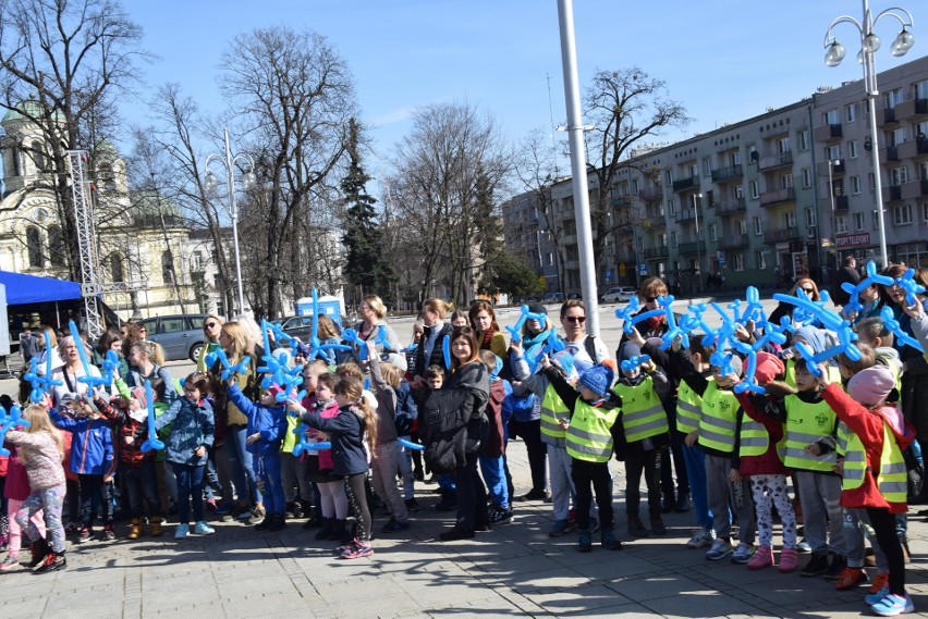 „Przystanek autyzm” to happening w Dzień Autyzmu na placu...