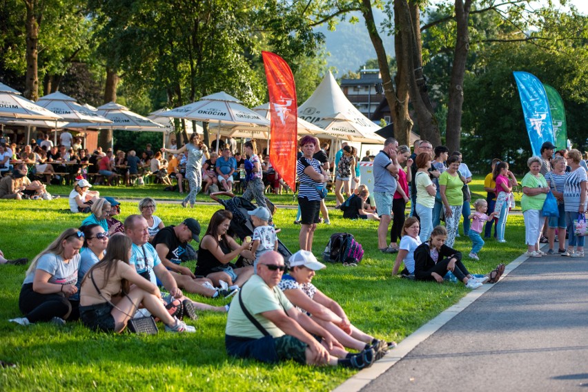 Zawierucha i BRAThANKI na Dolnej Równi Krupowej. Na Folkową Nutę. W Zakopanem trwa 52. Międzynarodowy Festiwal Folkloru Ziem Górskich