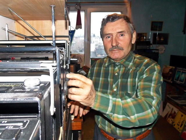 Pan Kazimierz regularnie włącza wszystkie radia, by mieć pewność, że działają.