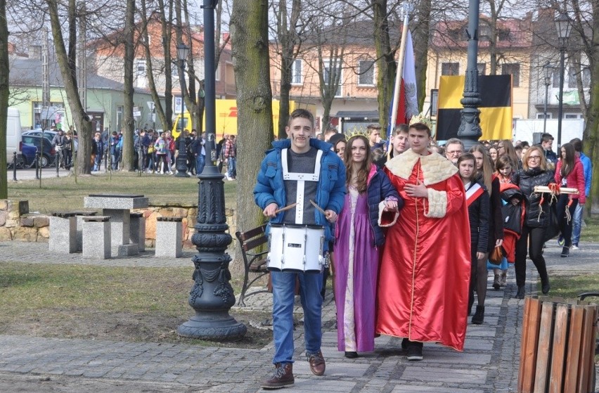 Święto patrona szkoły i parada na radoszycki rynek