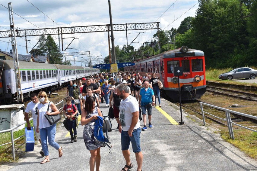 Zakopane. Coraz więcej turystów. Kolejki nawet na szlakach turystycznych [ZDJĘCIA] 29.07.