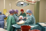 Zabrze: Podczas porodu drogą cesarskiego cięcia w Centrum Zdrowia Kobiety i Dziecka ojciec dziecka może być obecny na sali operacyjnej