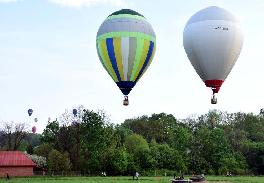 Mieszkańców Krosna dziś rano budził szum balonowych...