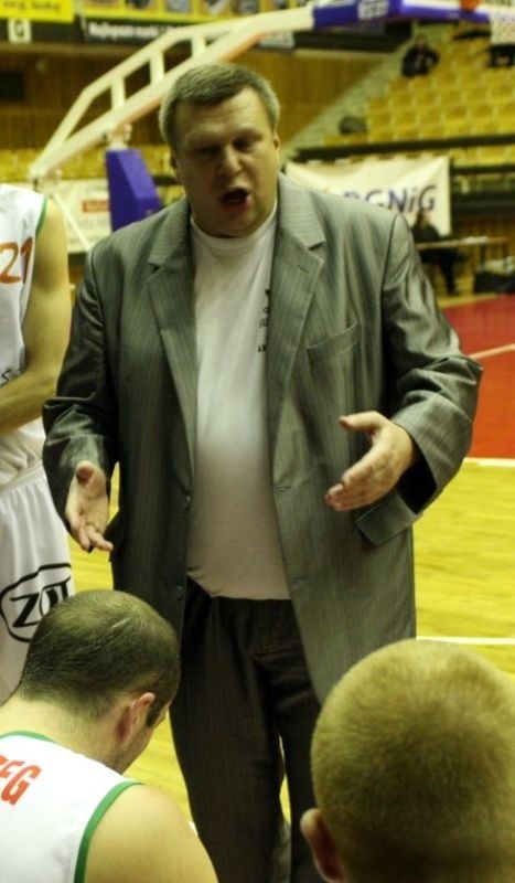 Trener koszykarzy Siarki Tarnobrzeg Zbigniew Pyszniak chwali swoich podopiecznych i twierdzi, że mogą w tym sezonie osiągnąć duży sukces.
