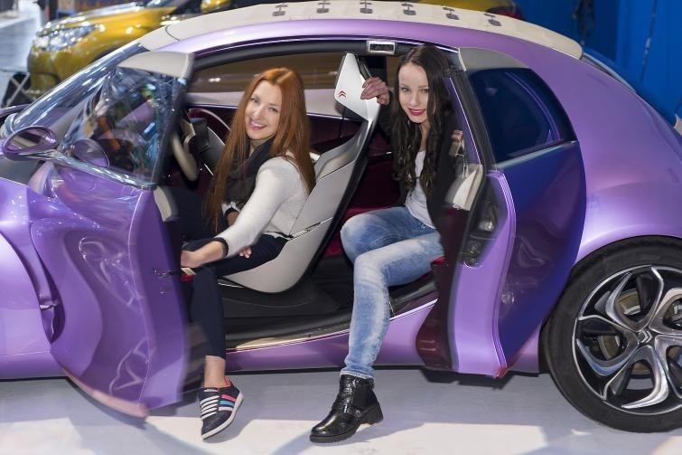 Piękne hostessy na targach Essen Motor Show 2014 - zdjęcia...