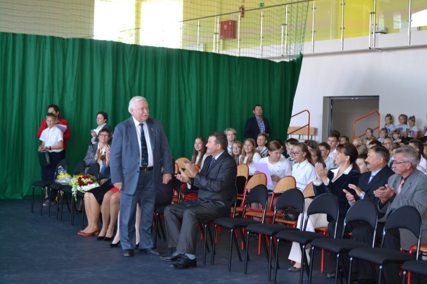 Lech Wałęsa z wizytą w szkole w Borkowie