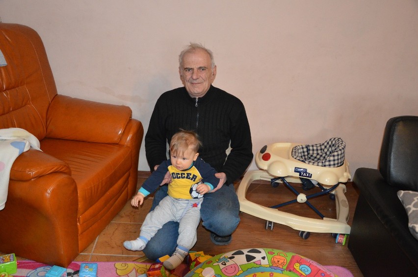 Mirosław Cierpiał (z wnukiem) cieszy się, bo nikt nie będzie...