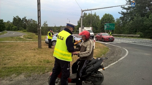 Ośmiu policjantów ze świeckiej komendy kontrolowało kierowców w ramach akcji „Trzeźwy kierujący”.