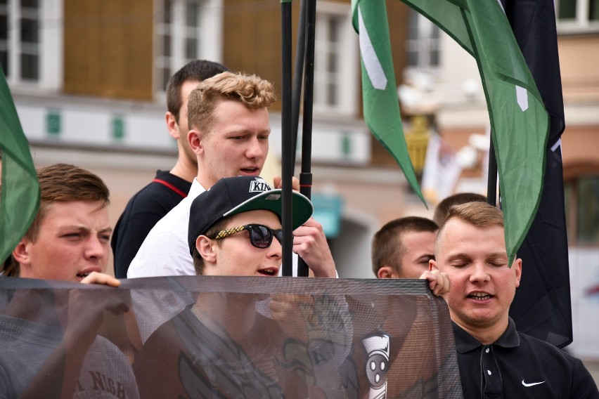 Protest Młodzieży Wszechpolskiej wobec przyjmowania...